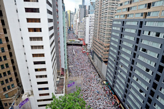 6月9日的大遊行，參與遊行的人士鋪滿整條軒尼詩道。資料圖片