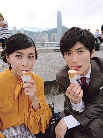 三浦春馬曾與竹內結子一同拍攝《信用欺詐師JP：香港浪漫篇》，同劇的竹內亦於今年9月自殺，終年40歲。