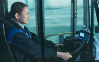 王菀之大改形象演女巴士司机的《阿索的故事》安排在11月上映。