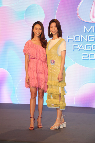 18年港姐冠军陈晓华和去年港姐冠军黄嘉雯。