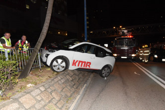 九巴巡邏私家車。