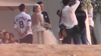柏豪於16年11月26日與圈外女友Stephanie 在泰國布吉舉行婚禮。