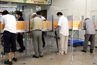 日本東京都議會選舉今日舉行。AP圖片