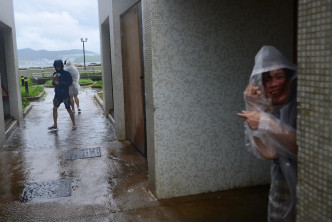 杏花邨對開海面風勢及雨勢甚為強勁