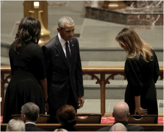 奧巴馬夫婦都前來出席喪禮。AP