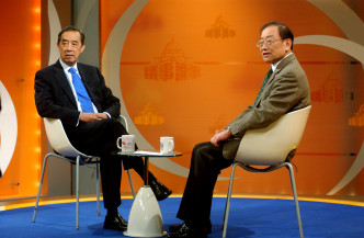 李鵬飛在港台主持《議事論事》長達17年。