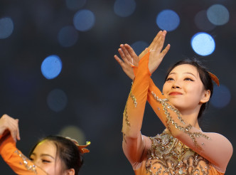 舞蹈員翩翩起舞。新華社圖片