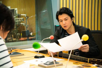 福山在其個人電台節目中主動提及私生活受到騷擾。