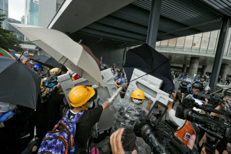 警方重申示威者暴力冲击才使用武力驱赶。资料图片