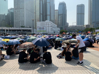 中学生举行反修例集会。