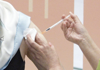 消息指政府最快下周向企业推行外展疫苗接种服务。资料图片