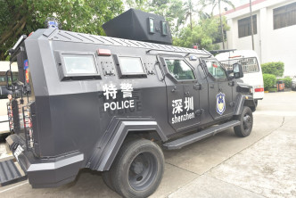 疑犯由深圳公安在深圳第一看守所押往皇岗边境。