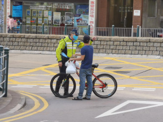 8名騎踏單車人士亦被發傳票。圖:警方提供