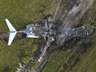 客机意外后完全烧毁。AP图