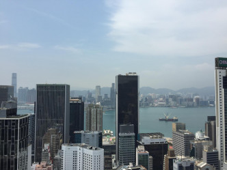 景觀方面，可飽覽灣仔市景及部分維港海景。