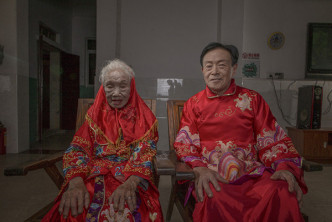 魏婆婆和兒子蔡炳傑。網上圖片