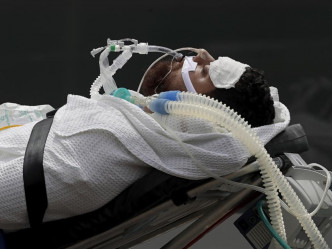 巴西第三度成为全球疫情日均死亡人数最多的国家。美联社资料图片