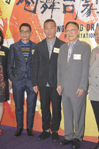 袁富华、林保怡、锺景辉等出席在大会堂举行的「第28届香港舞台剧奖」颁奖礼。