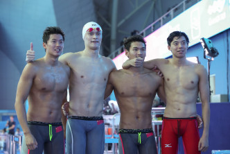 汪顺（左）有望接棒孙杨，担起国家男子泳队大旗。资料图片