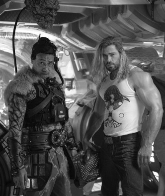 Chris Hemsworth 贴出跟导演Taika Waititi合照宣布《雷神4》煞科。