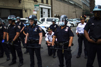 紐約市警隊有旗下有一個為數600人的便衣反罪案單位。AP