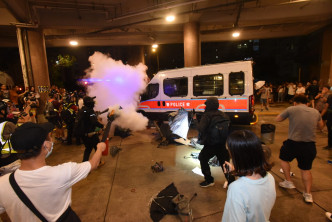 示威者與警察爆發激烈衝突。