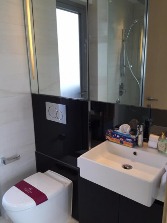 浴室设大镜，方便整理仪容及梳洗。