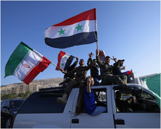 數以百計的敘利亞民眾上街支持獨裁總統巴沙爾。 AP