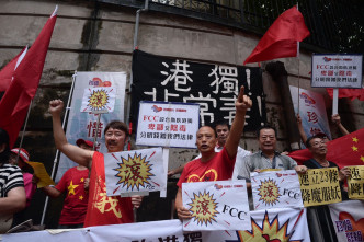 陈浩天抵FCC演讲，支持反对团体场外抗议。