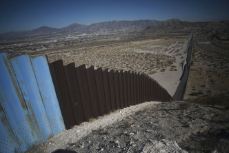 美墨边境围墙。AP图片