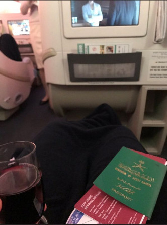 奎农在 Twitter 上载机舱照片留言道：「我做到了。」图Twitter