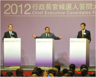 2012行政長官選舉人答問大會，左起， 唐英年、何俊仁、梁振英。