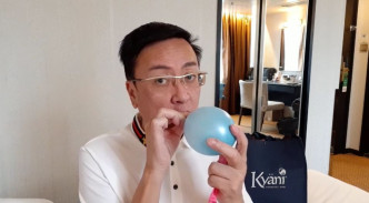 劉少君又指醫生也有介紹吹氣球，令康復者嘅肺部柔軟。