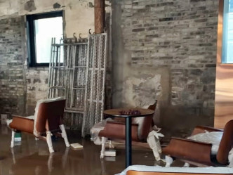 強颱利奇馬令民宿一樓全層的家具都被浸濕。網上圖片