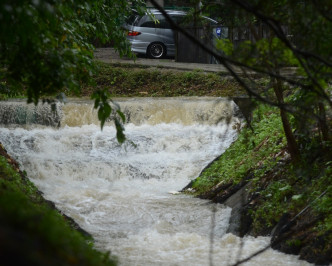 2014年5月11日，大埔元嶺村暴雨水浸與行山被困。