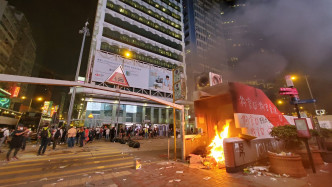 旺角站被示威者纵火。
