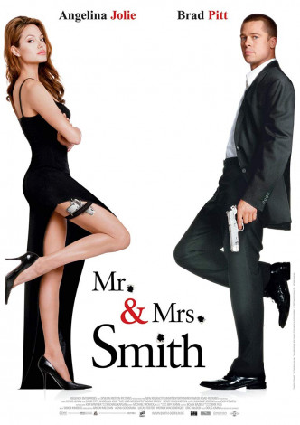 畢安合演的《史密夫決戰史密妻》經典造型宣傳照，其實有多個版本。