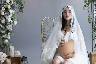 王敏奕去年在電影《Baby復仇記》中演一名孕婦，要長期戴上假肚拍攝。