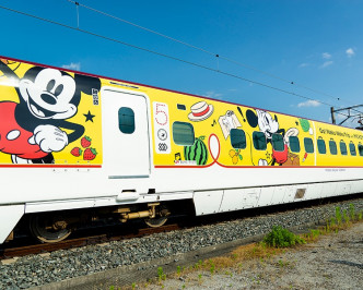 與米奇新幹線5月推出以亮黃色為底色設計。圖:JR九州