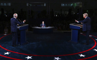 医生指特朗普在辩论会上说话中气十足，飞沫恐喷约4、5米。AP资料图片