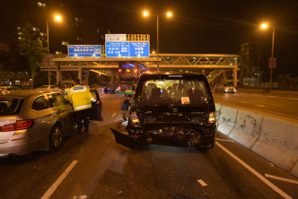 車速限制指示牌撞