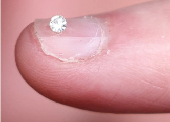 被發現的鑽石懷疑從餅乾工廠工人的戒指上掉下。