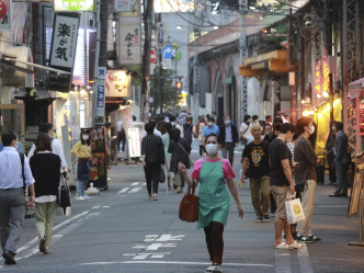 隨著新冠疫情再次蔓延，日本政府日前向東京都發佈緊急事態宣言。AP圖片