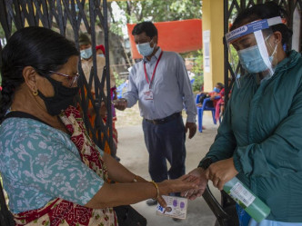 印度现时确诊人数达3,000万人，当中有38万宗死亡个案。美联社图片