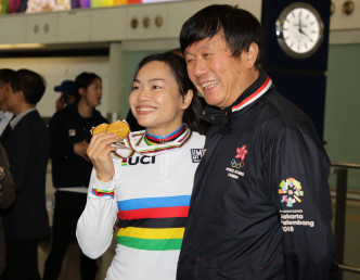 港隊總教練沈金康(右)指李慧詩奧運路上將面對更多挑戰。王嘉豪攝