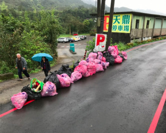 一次活動便撿出40袋、326公斤垃圾。Taiwan Adventure Outings