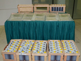 海关共检获18个木箱内共36包怀疑大麻花。