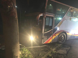 台灣花蓮旅遊車相撞 。網上圖片