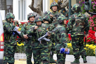 金正恩將會抵達的同登火車站已經關閉，附近有幾百名武裝人員駐守。AP