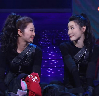 薇薇（右）早前跟陳自瑤在《開心大綜藝》演短劇，她即場演技大爆發，在台上瞬間流淚。